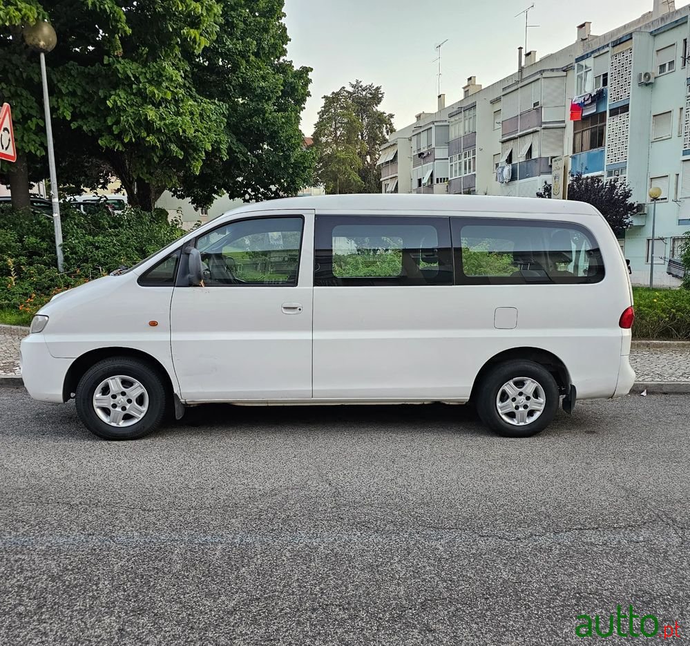 2002' Hyundai H-1 photo #3