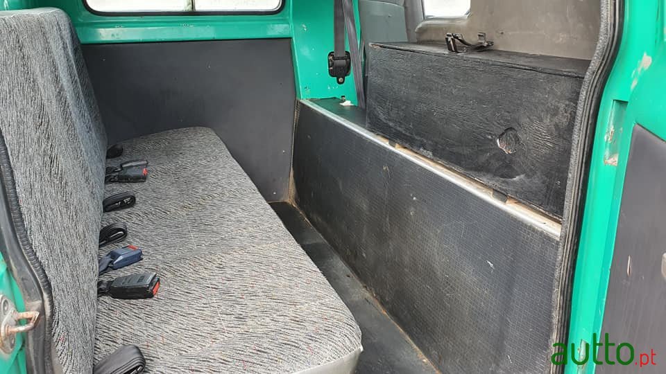 2001' Isuzu photo #3