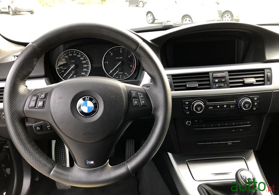 2009' BMW 320 photo #5