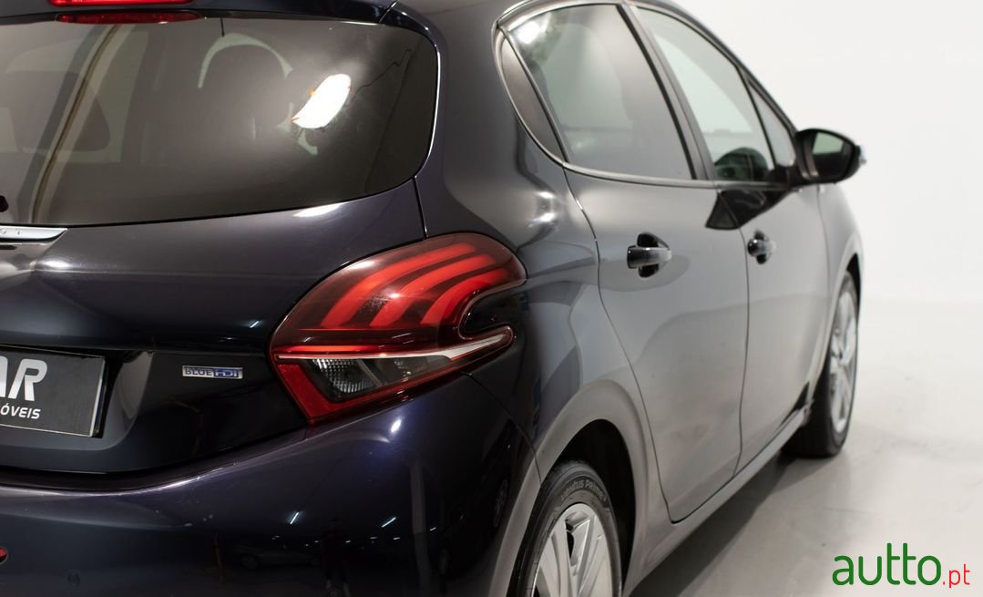 2016' Peugeot 208 photo #5