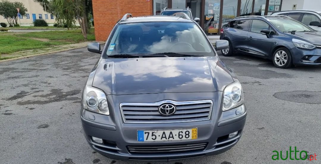 2005' Toyota Avensis Sw photo #2