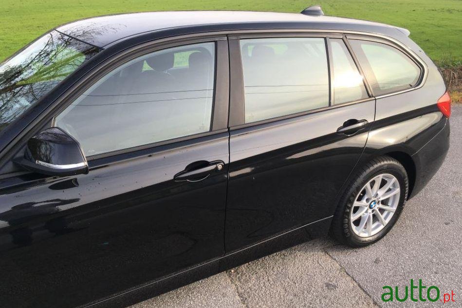 2013' BMW 318 Touring photo #3