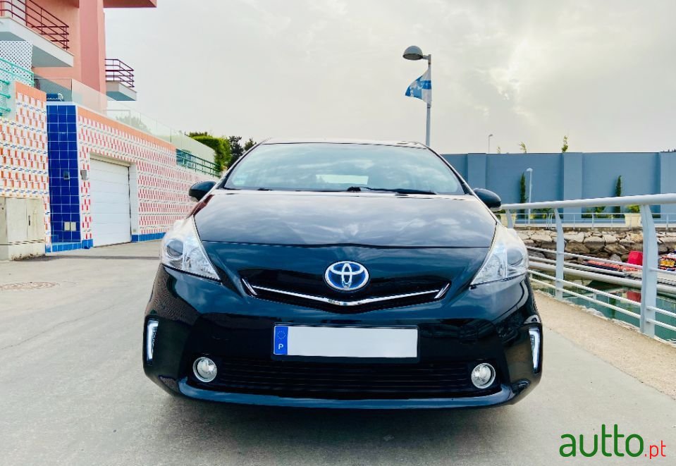 2012' Toyota Prius Plus photo #2