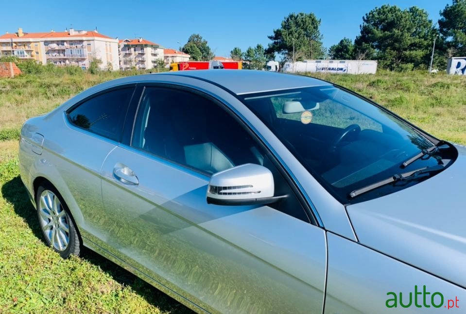 2012' Mercedes-Benz C-220 photo #3