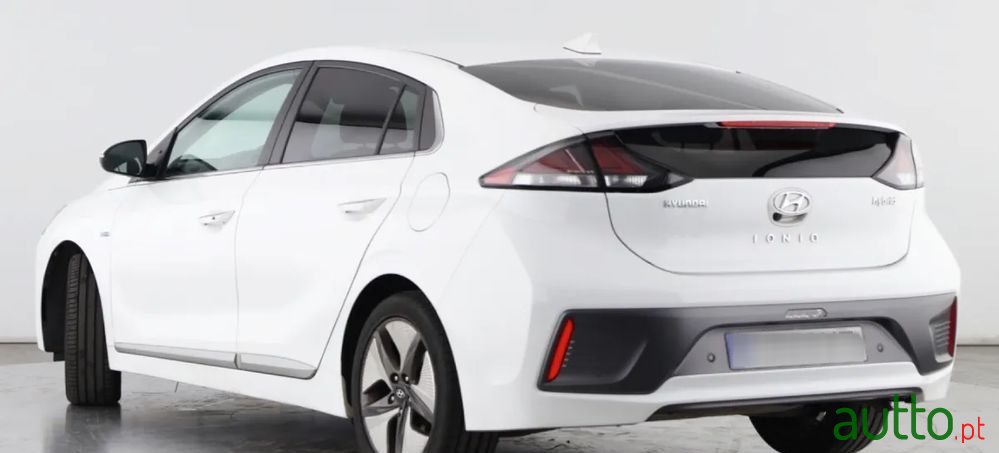 2020' Hyundai Ioniq 1.6 Gdi Hev photo #3