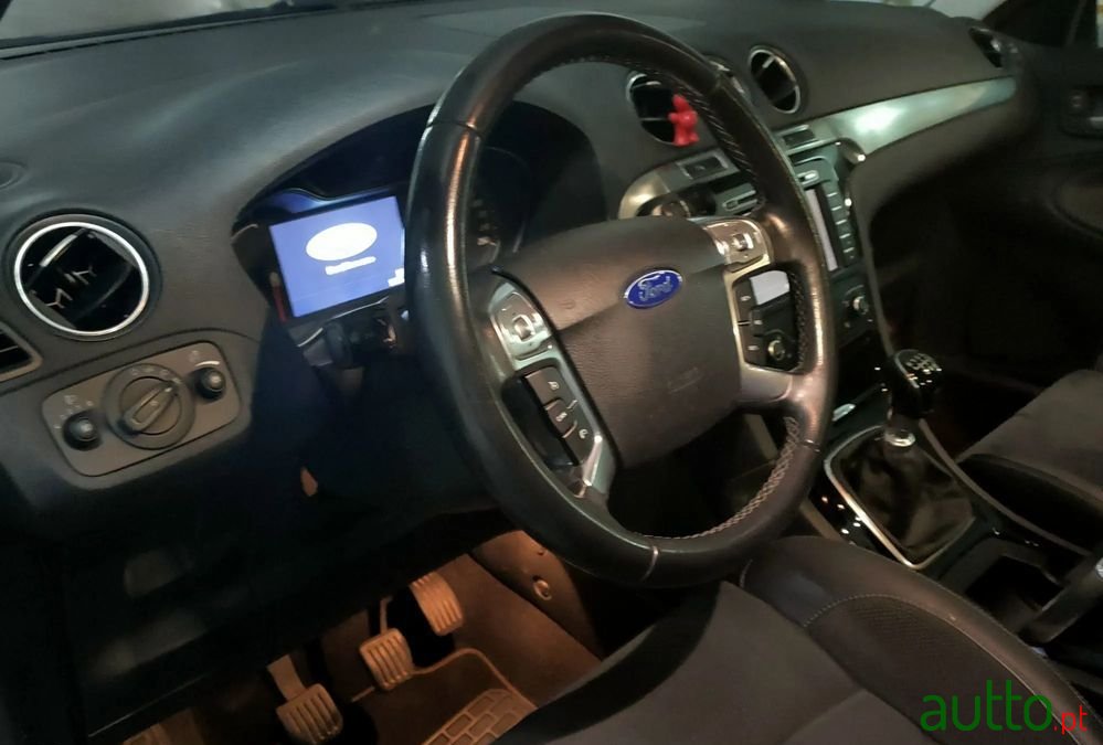 2014' Ford S-Max photo #2