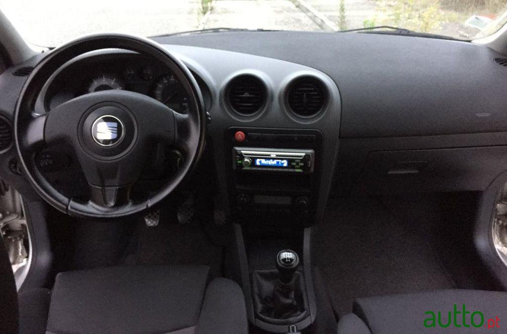 2002' SEAT Ibiza photo #1
