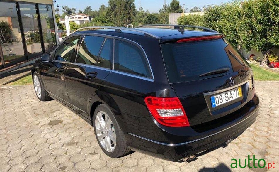 2011' Mercedes-Benz C-200 photo #2