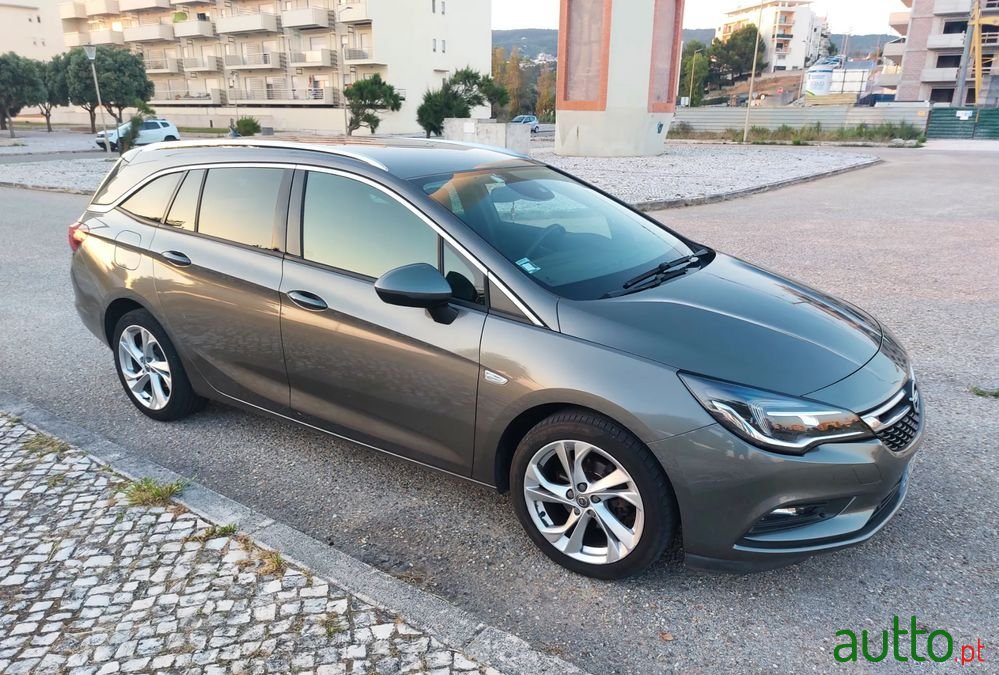 2019' Opel Astra Sports Tourer photo #1