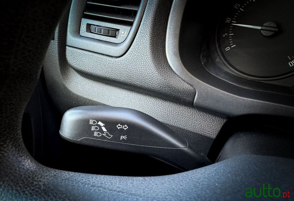 2013' Skoda Fabia Break photo #6