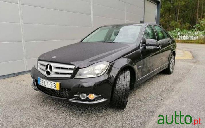 2011' Mercedes-Benz 220 Avantgarde photo #1