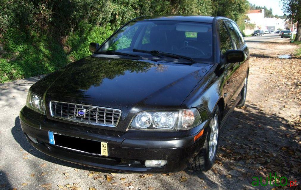 2002' Volvo V40 1.9 D Cr photo #3