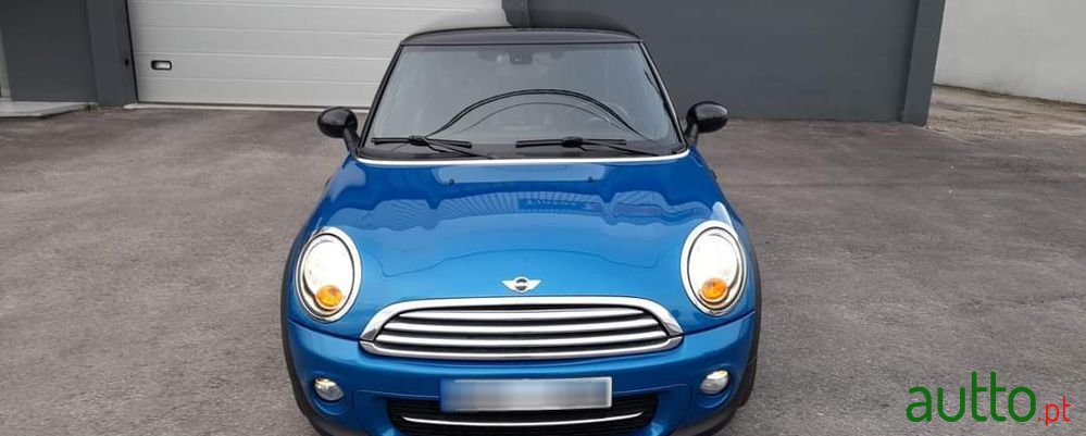 2011' MINI Cooper D photo #6