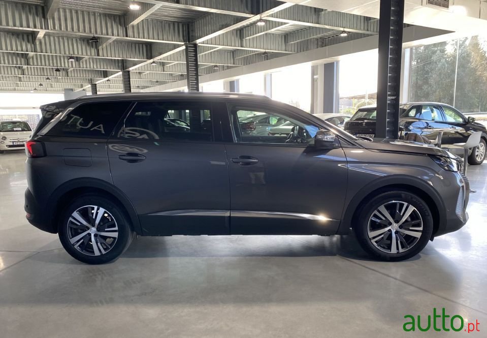 2021' Peugeot 5008 photo #6