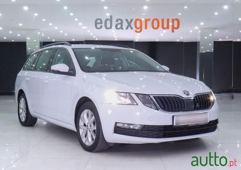 2020' Skoda Octavia Break photo #1