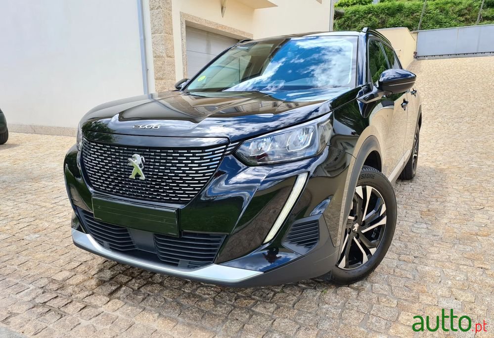 2021' Peugeot 2008 photo #1
