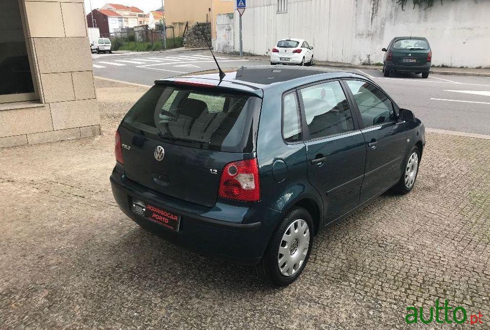 2002' Volkswagen Polo photo #1