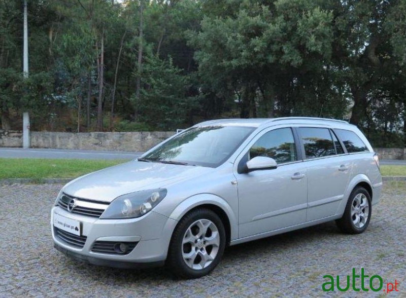 2005' Opel Astra Caravan photo #1