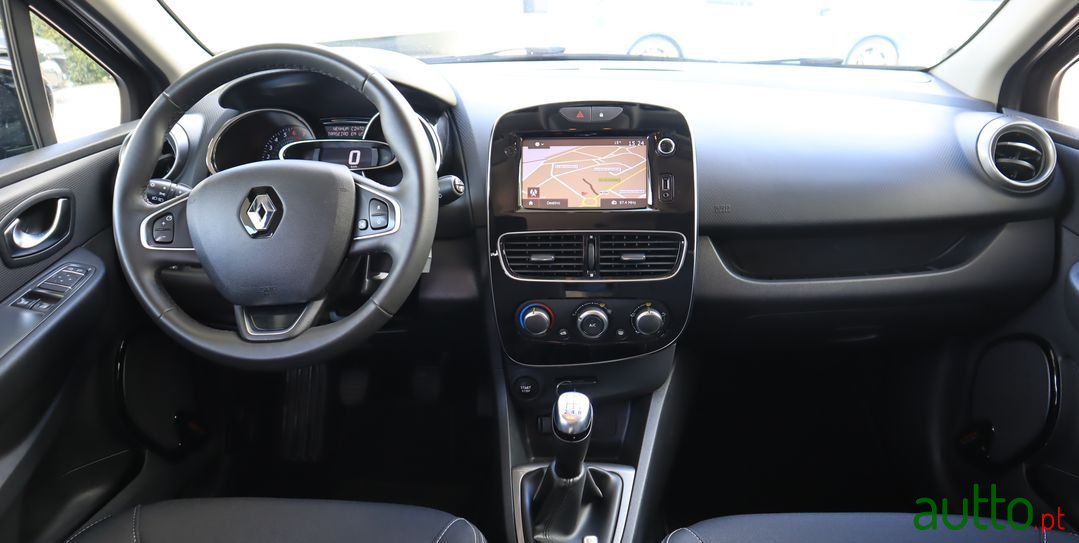 2017' Renault Clio Sport Tourer photo #4