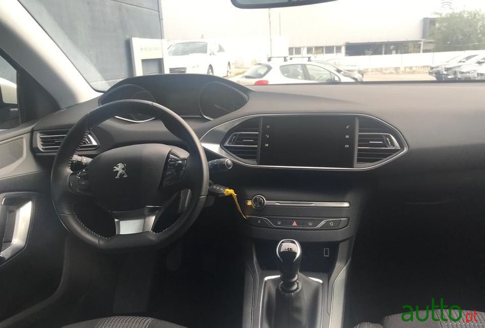 2020' Peugeot 308 photo #6