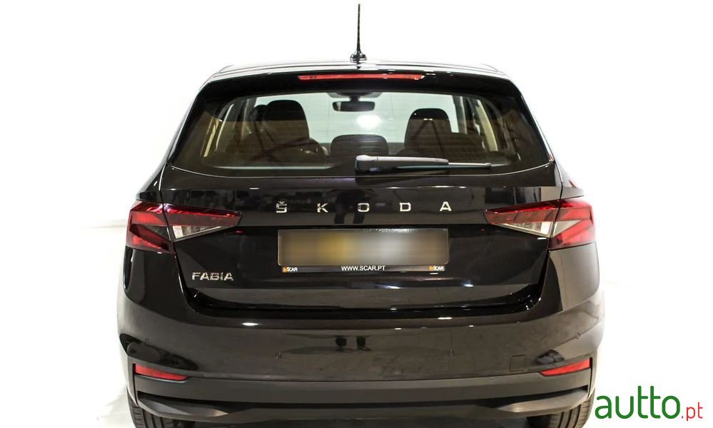 2023' Skoda Fabia 1.0 Mpi photo #4