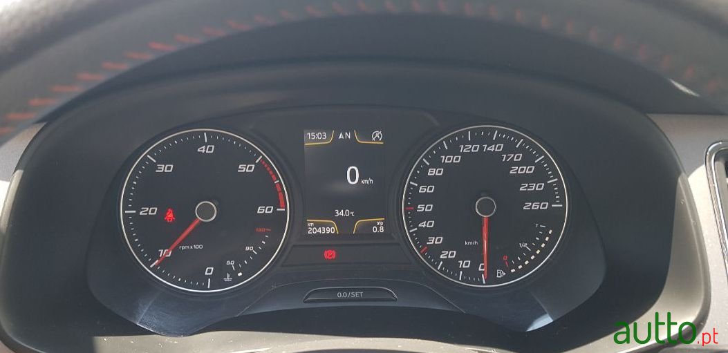 2013' SEAT Leon photo #2