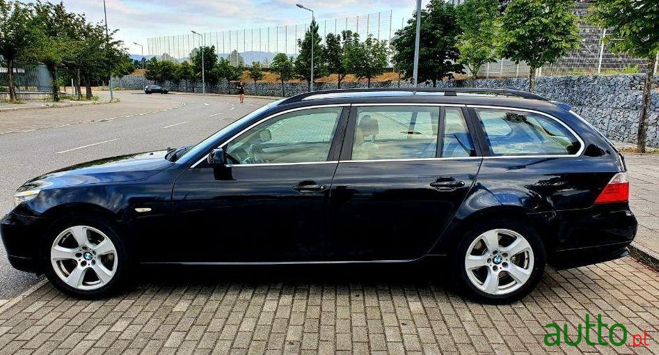 2009' BMW 520 Da Touring Executive photo #4