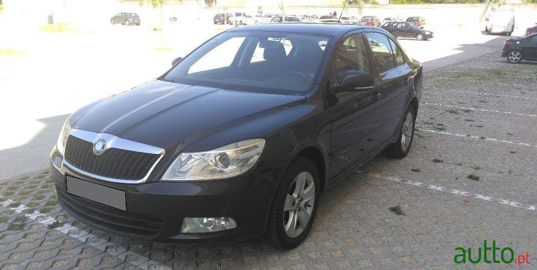 2010' Skoda Octavia 1.6 Tdi photo #2