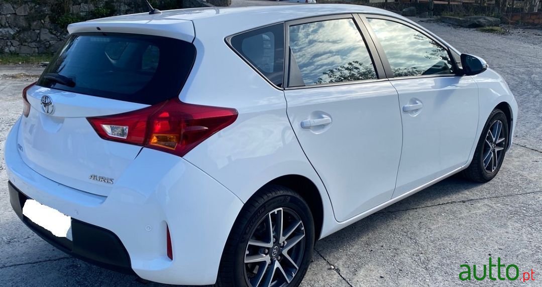 2014' Toyota Auris photo #4