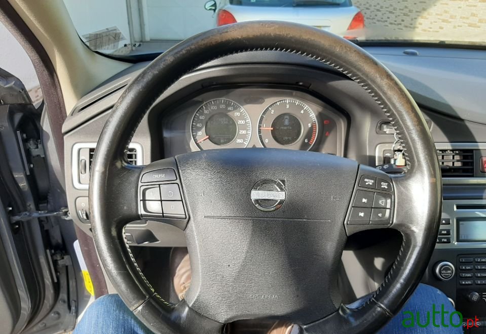 2008' Volvo V70 photo #4