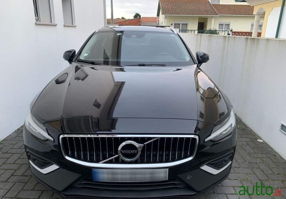 2019' Volvo V60 photo #2