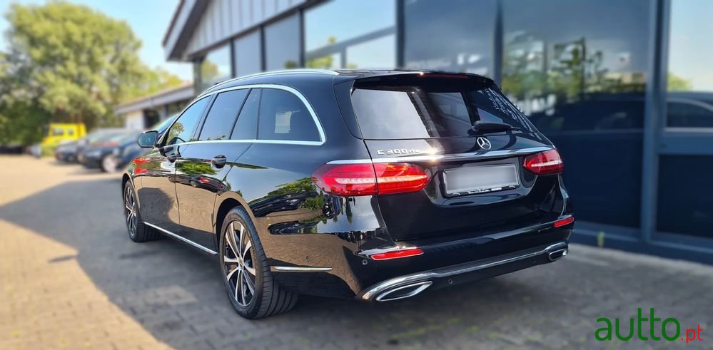 2022' Mercedes-Benz Classe E photo #3