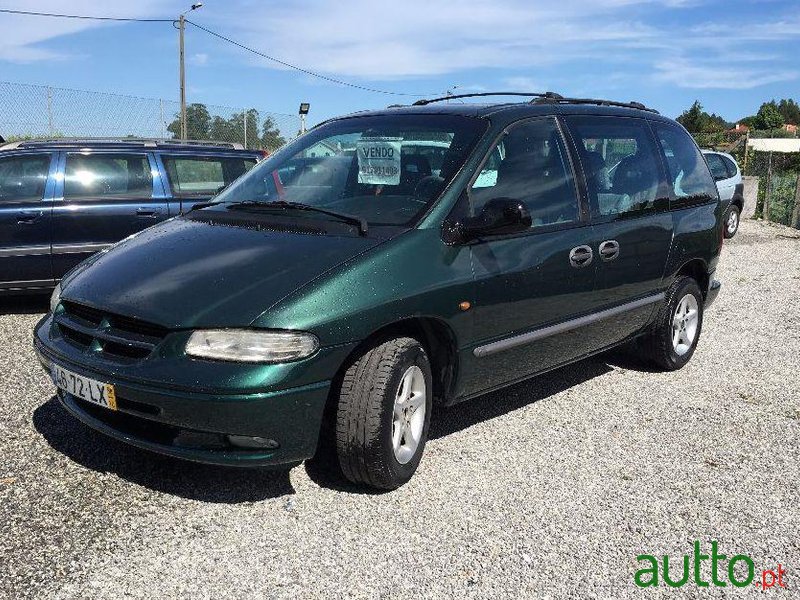 1998' Chrysler Voyager 2.5 Td 7 Lugares photo #2