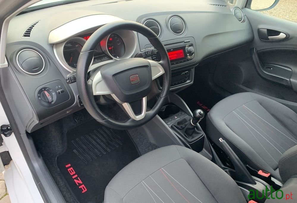 2011' SEAT Ibiza St 1.6 Tdi Copa Dpf photo #2
