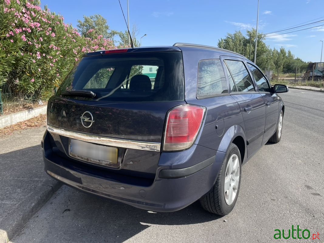 2006' Opel Astra Caravan photo #5