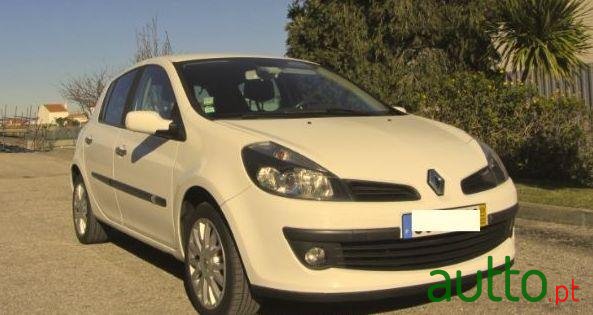 2009' Renault Clio Dynamique S photo #1