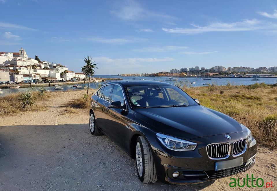 2015' BMW 530 Gran Turismo photo #2