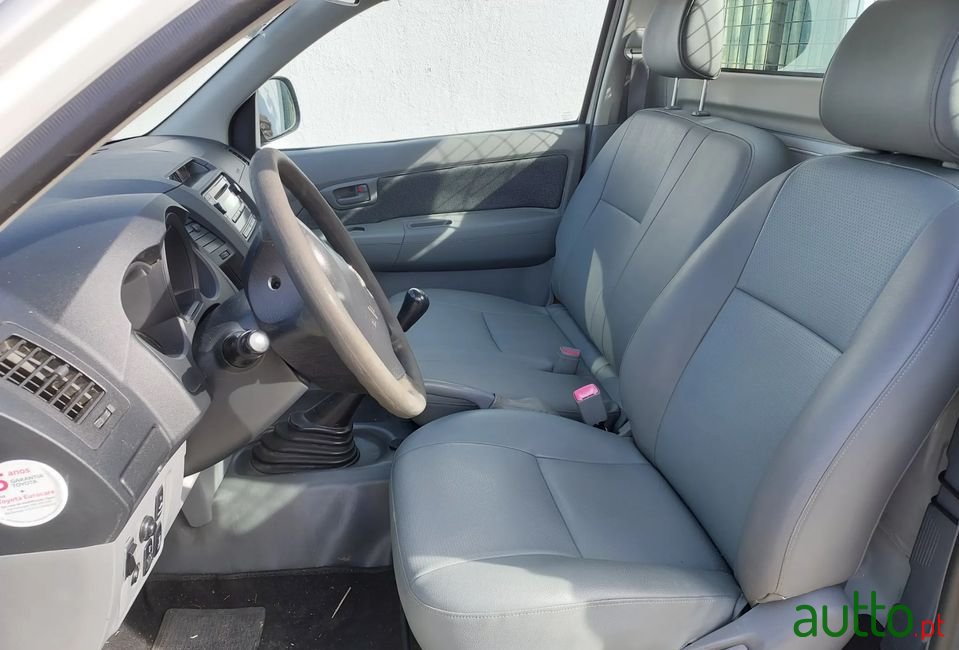 2011' Toyota Hilux photo #5