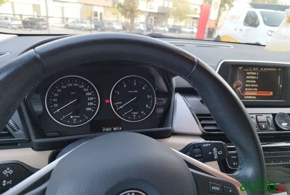 2015' BMW 216 Active Tourer photo #5