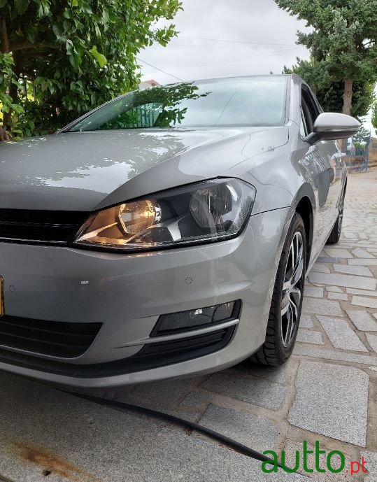 2016' Volkswagen Golf photo #2