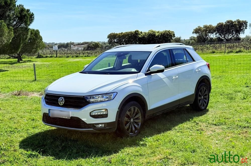 2019' Volkswagen T-Roc 1.0 Tsi photo #1