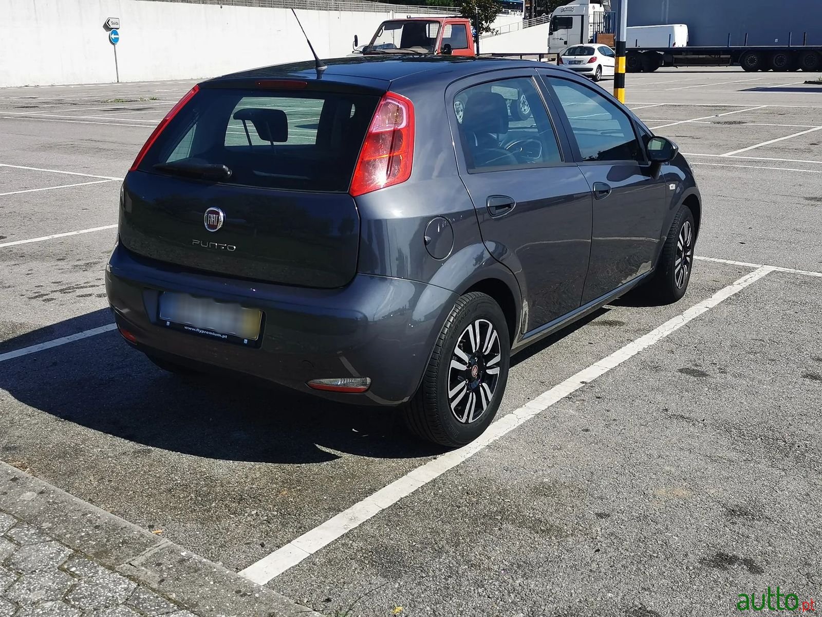 2015' Fiat Grande Punto photo #2