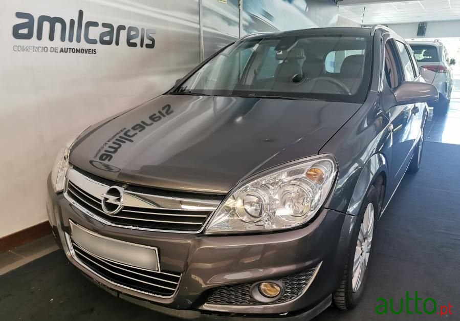 2008' Opel Astra Caravan photo #2