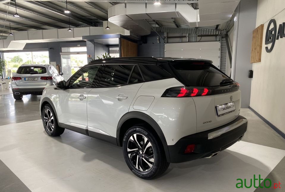 2021' Peugeot 2008 photo #3