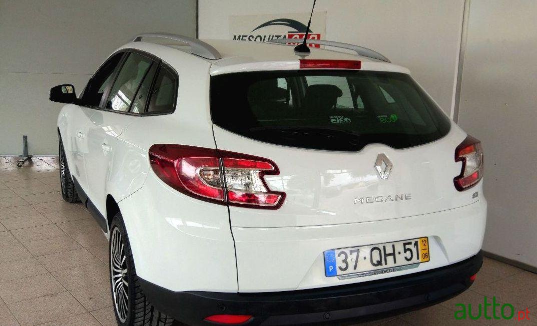 2012' Renault Megane Sport Tourer photo #2