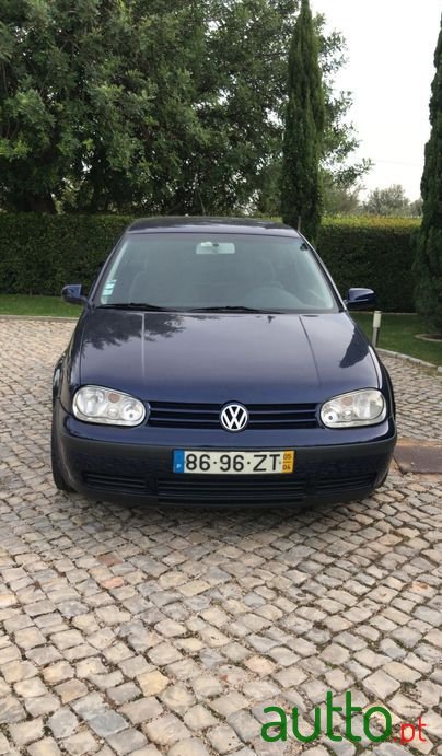 2004' Volkswagen Golf photo #3