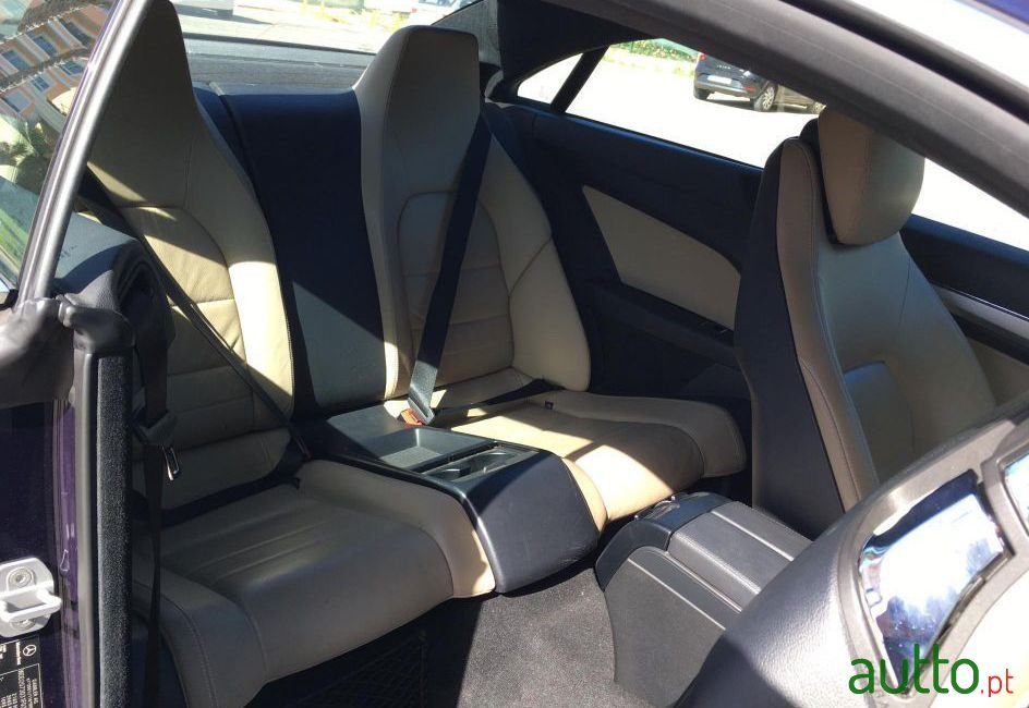 2009' Mercedes-Benz E-250 photo #3