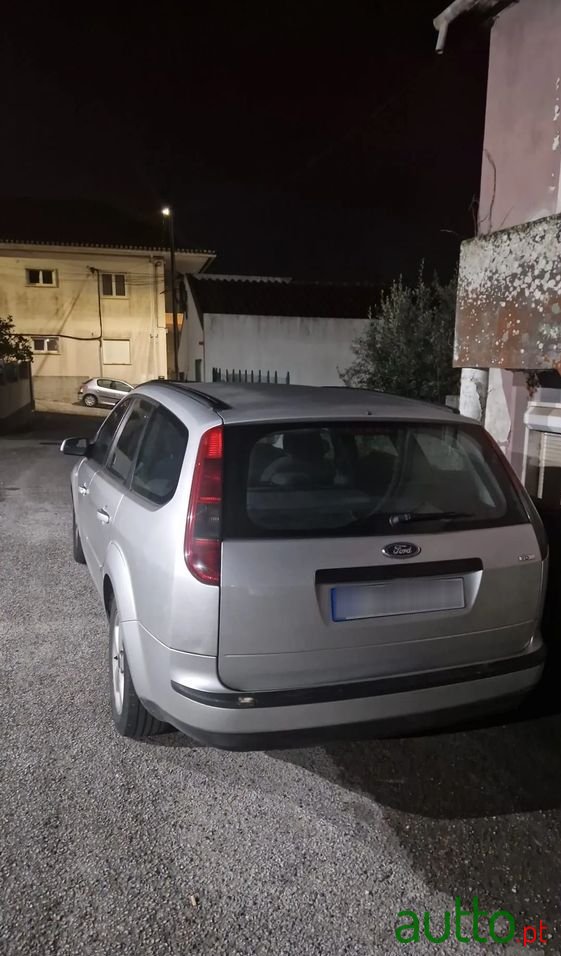 2005' Ford Focus Sw photo #1