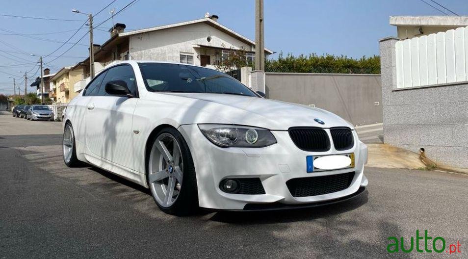 2011' BMW 320 E92 Coupé Lci Pack M photo #3