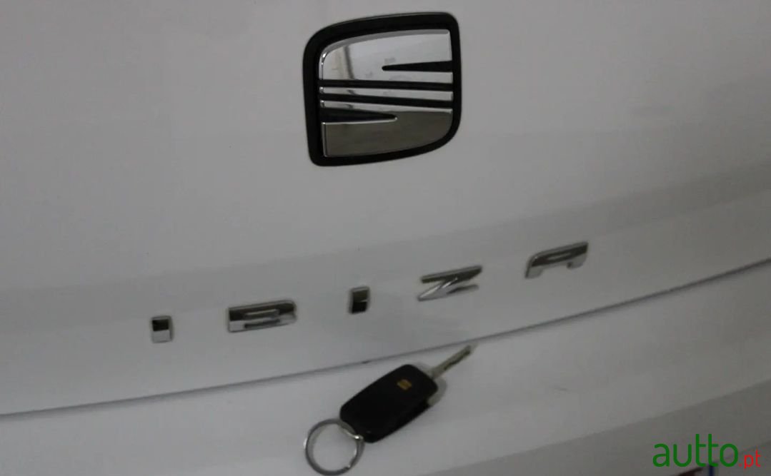 2012' SEAT Ibiza photo #2